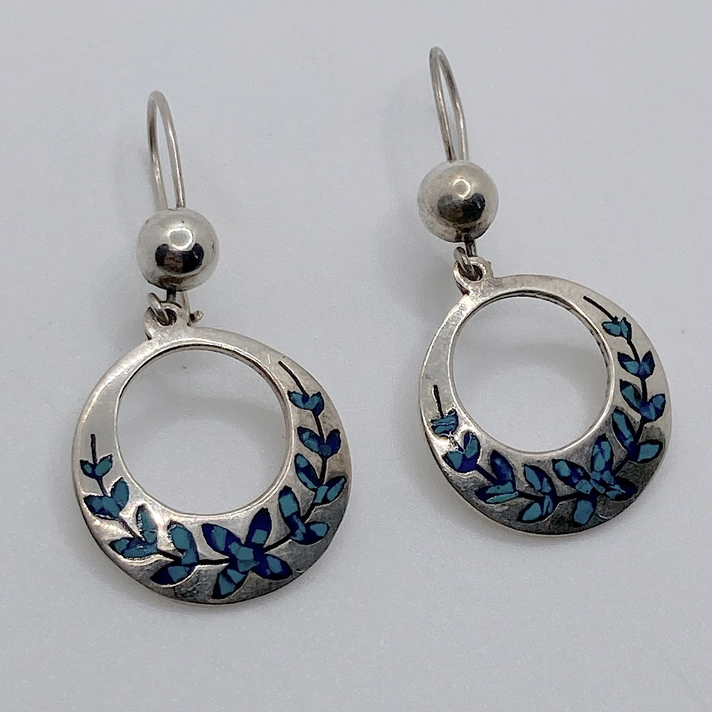 Vtg Taxco Sterling Floral Crushed Turquoise Inlay Dangle Hook Earrings / 1.6”
